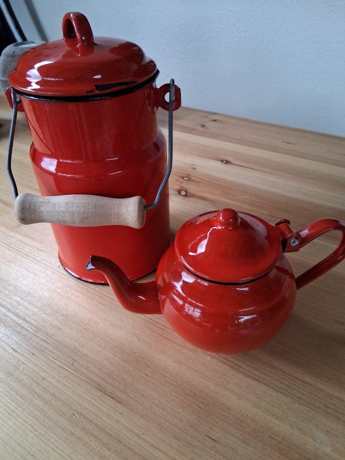 Vintage rode emaille melkbus en theepot set, Antiek en Kunst, Ophalen