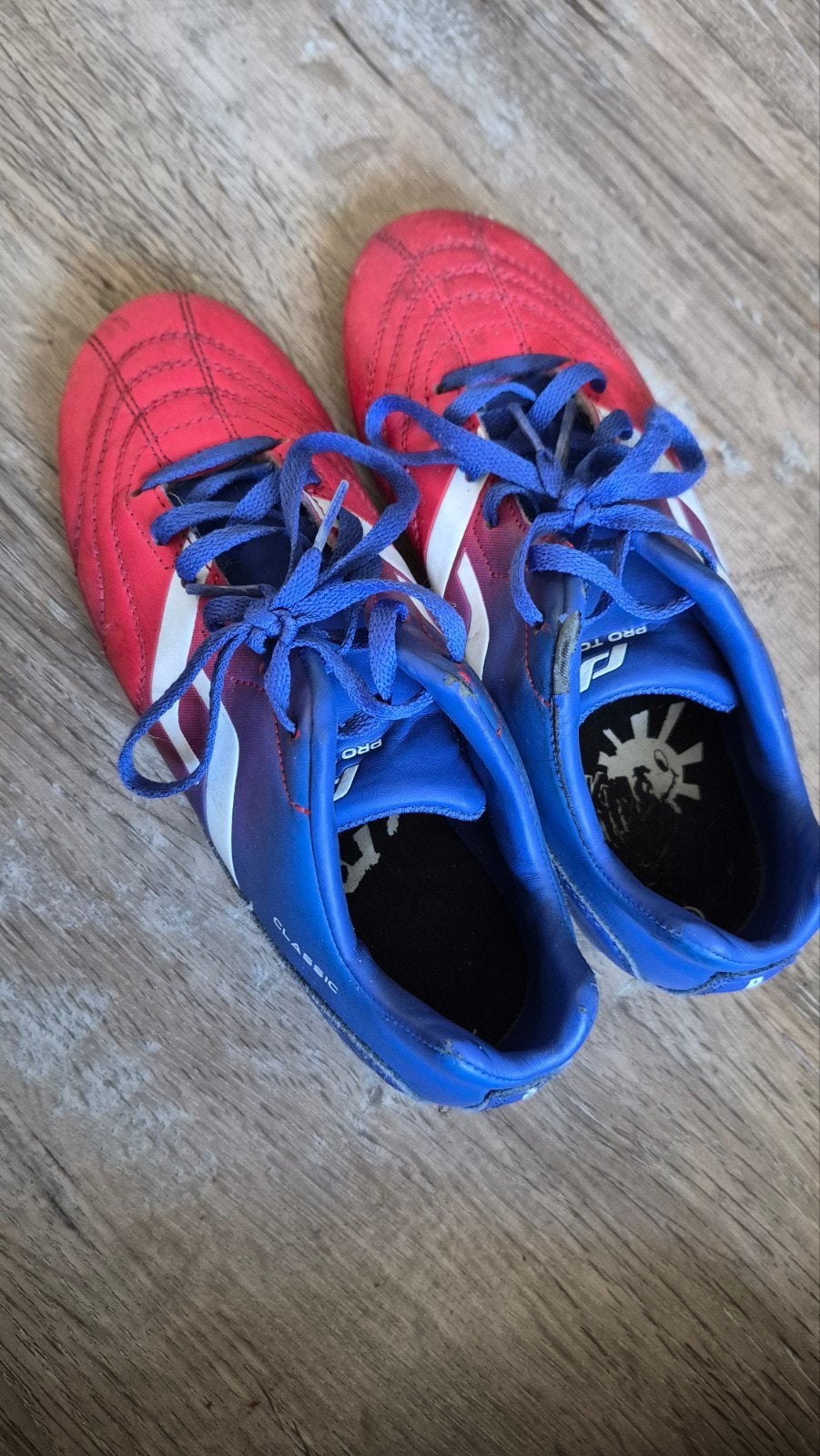 Voetbalschoenen maat 34 - Rood/Blauw, Sport en Fitness, Voetbal, Maat XS of kleiner, Ophalen of Verzenden, Gebruikt, Schoenen