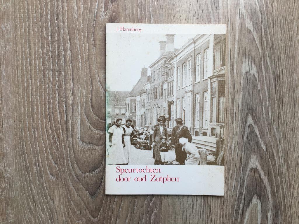 boek speurtocht door oud Zutphen met plattegrond 1976, Verzenden, J. harenberg, 20e eeuw of later, Gelezen