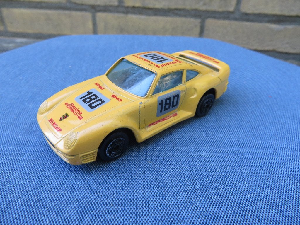 Burago Porsche 959 GEEL, Hobby en Vrije tijd, Modelauto's | 1:43, Ophalen of Verzenden, Gebruikt, Auto, Overige merken