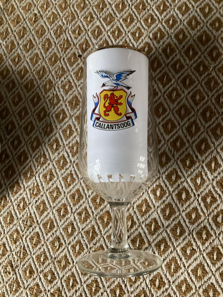 Bierglas op voet met wapen van Callantsoog, Ophalen of Verzenden, Zo goed als nieuw