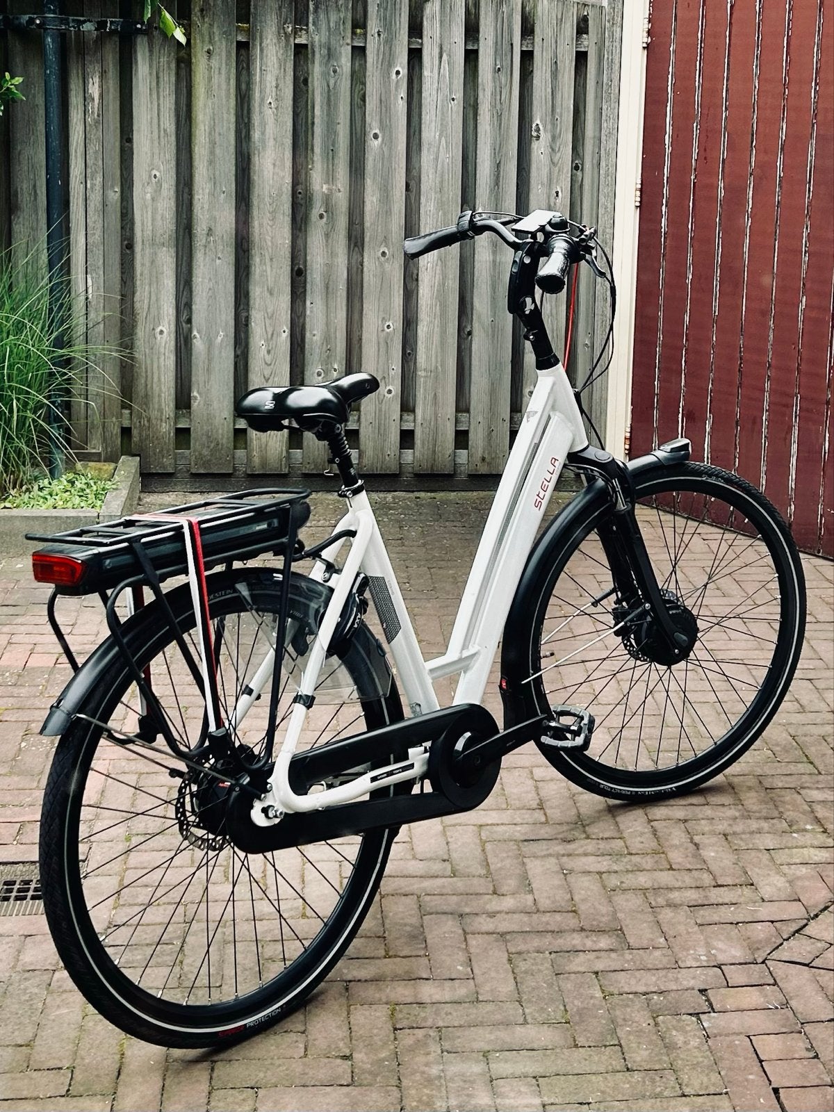 Goed onderhouden e-bike met sterke motor en ruime actieradiu, Fietsen en Brommers, Elektrische fietsen, Ophalen, Gebruikt, 50 km per accu of meer
