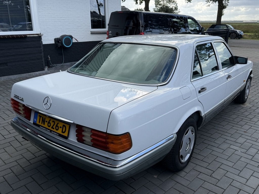 Mercedes-Benz S-Klasse 300 SE| WIT| HANDBAK| UNIEK| ZEER MOO, Auto's, 188 pk, Wit, Mercedes-Benz, Bedrijf