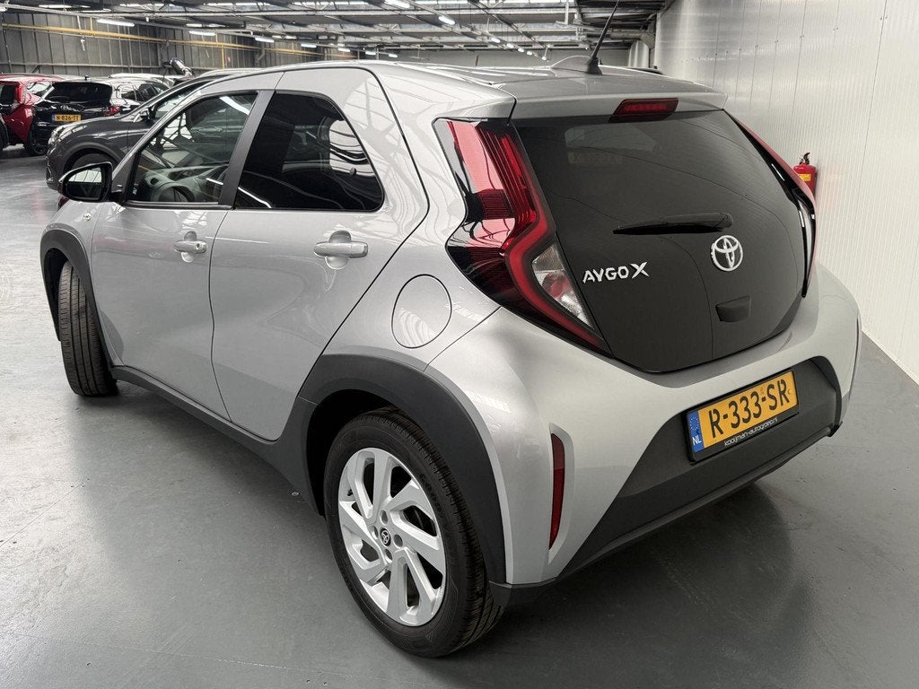 Toyota Aygo X 1.0 VVT-i MT first met carplay, Hoge instap, 1, Auto's, Stof, Gebruikt, 920 kg, 4 stoelen
