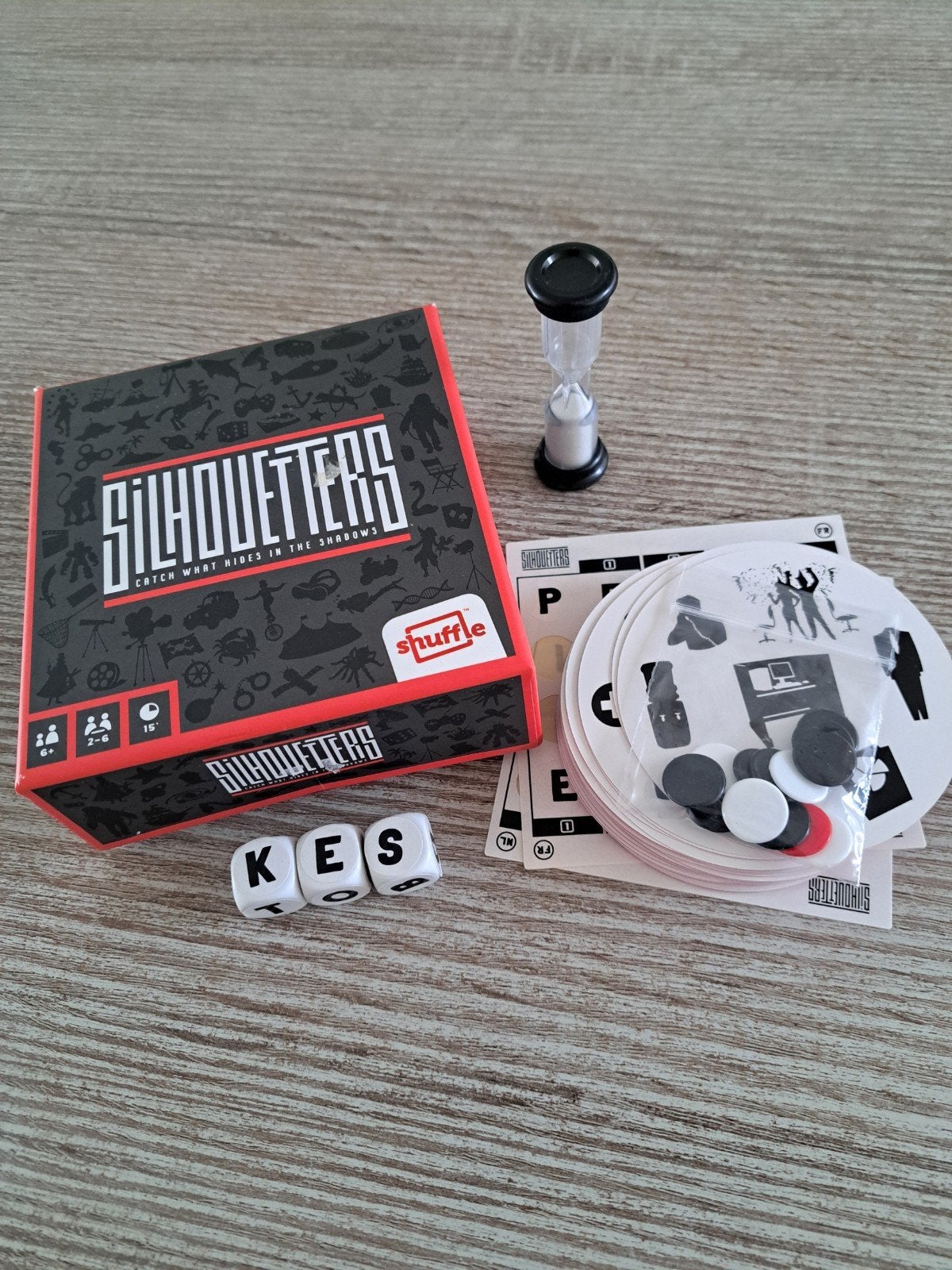 Silhouetters bordspel - Raad de schaduw, Vijf spelers of meer, Ophalen of Verzenden, Zo goed als nieuw, Shuffle