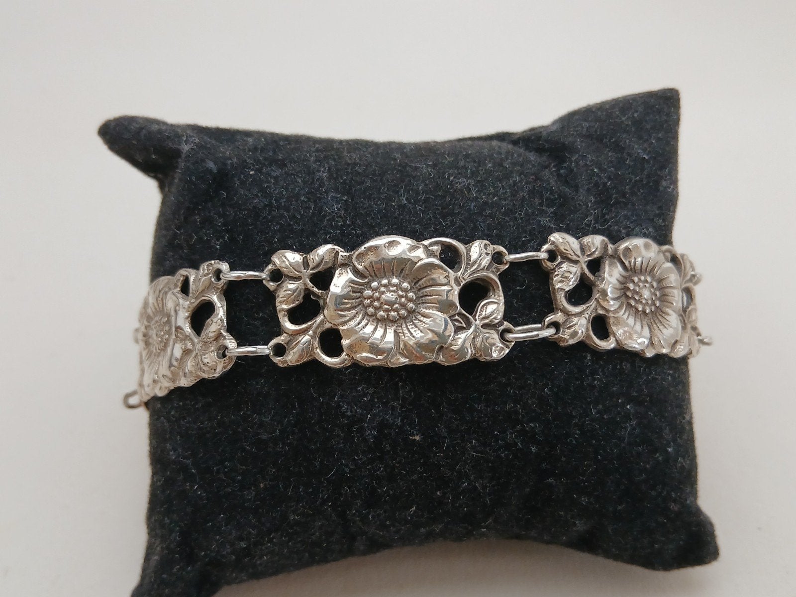 Zilveren Armband met Gedetailleerde Viooltjes (1901-1953), Ophalen of Verzenden, Zilver, Armband