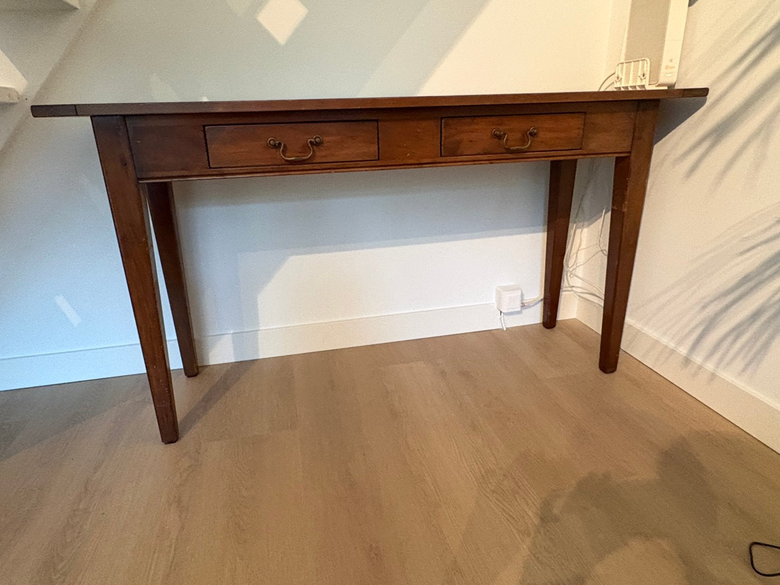 Antieke houten sidetable – klassiek & karaktervol, Huis en Inrichting, Ophalen, 100 tot 150 cm, Zo goed als nieuw, 25 tot 50 cm
