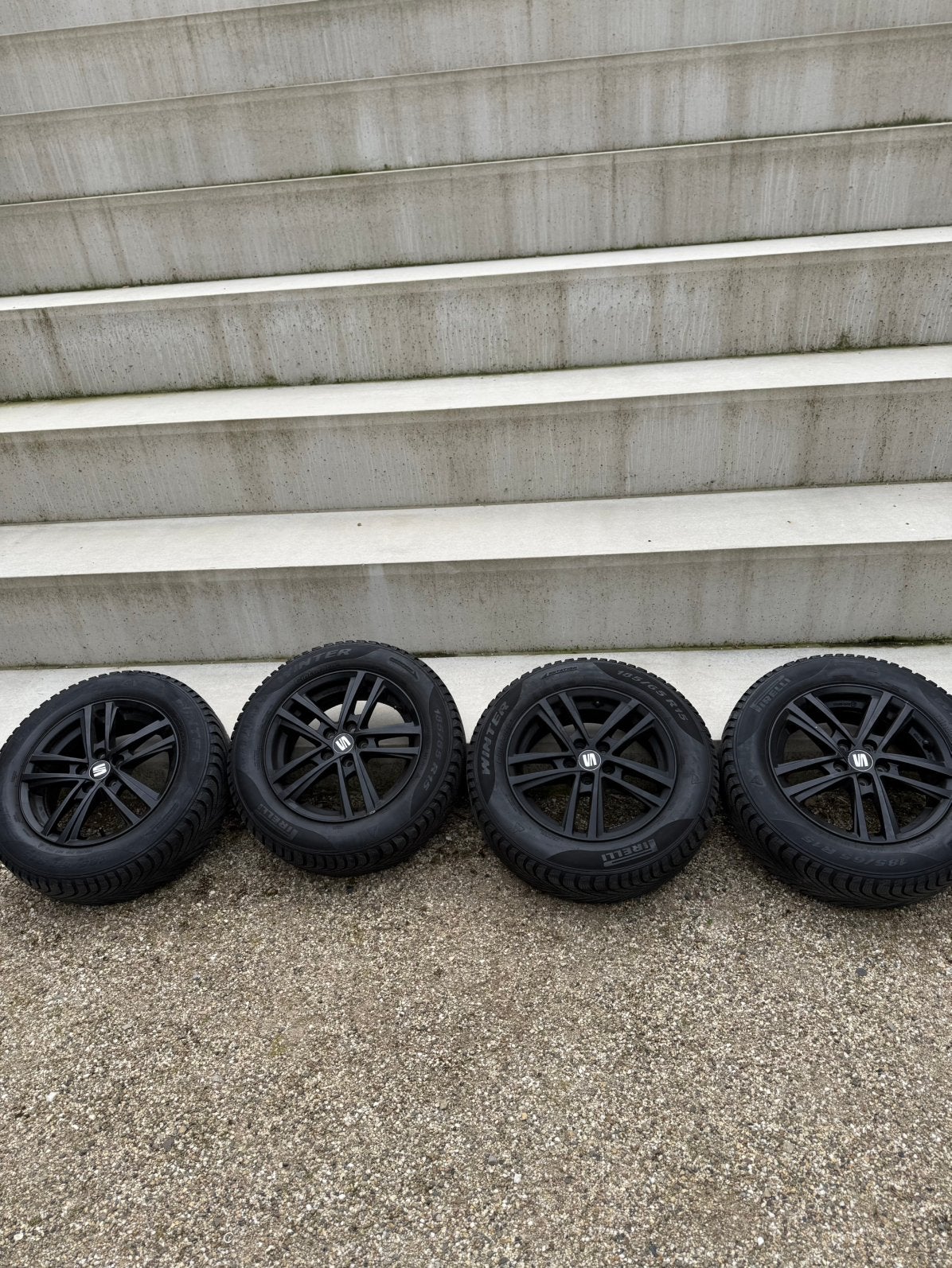 Originele 15 inch SEAT velgen met Pirelli Cinturato banden, Auto-onderdelen, Banden en Velgen, Ophalen, 15 inch, Banden en Velgen