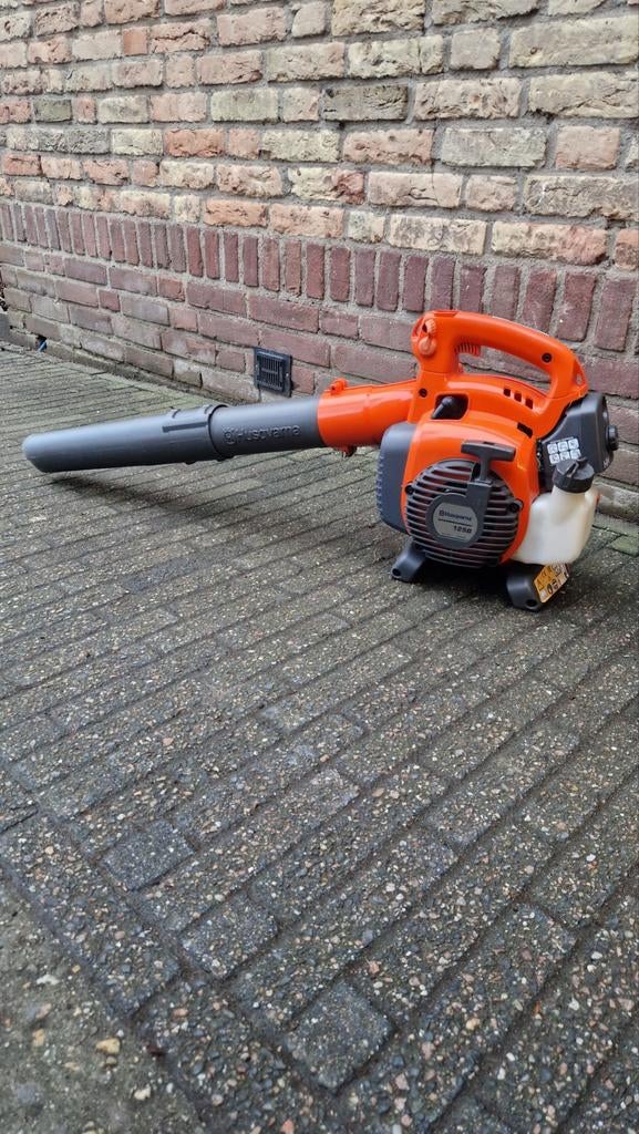 Husqvarna 125B bladblazer in zeer nette staat!, Benzine, Gebruikt, Handgedragen, Ophalen of Verzenden
