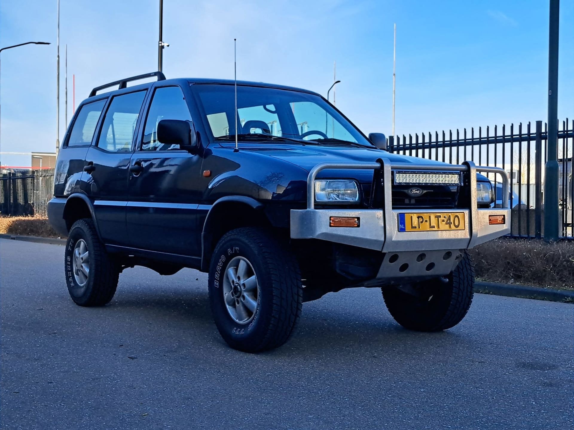 Ford Maverick 2.4 LWB GLX Export, Auto's, 1730 kg, Stof, Gebruikt, Overige modellen
