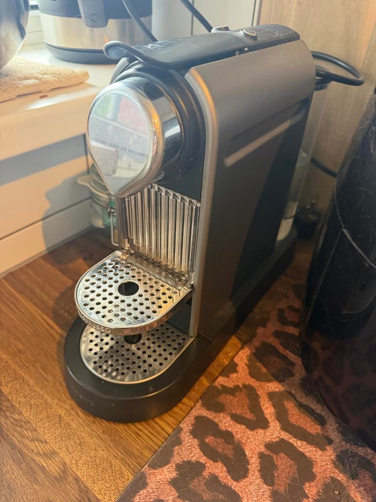 Nespresso Inissia Koffiemachine, Witgoed en Apparatuur, Koffiezetapparaten, Ophalen, Espresso apparaat, Zo goed als nieuw, 1 kopje