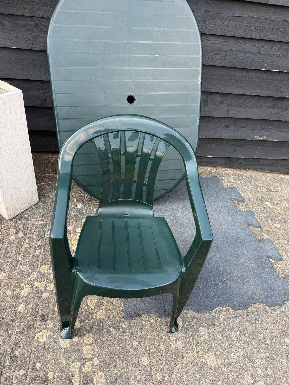 Jardin Derby Tuinset: Tafel en 4 Stoelen, Donkergroen, Ophalen, Nieuw, Kunststof, Stapelbaar