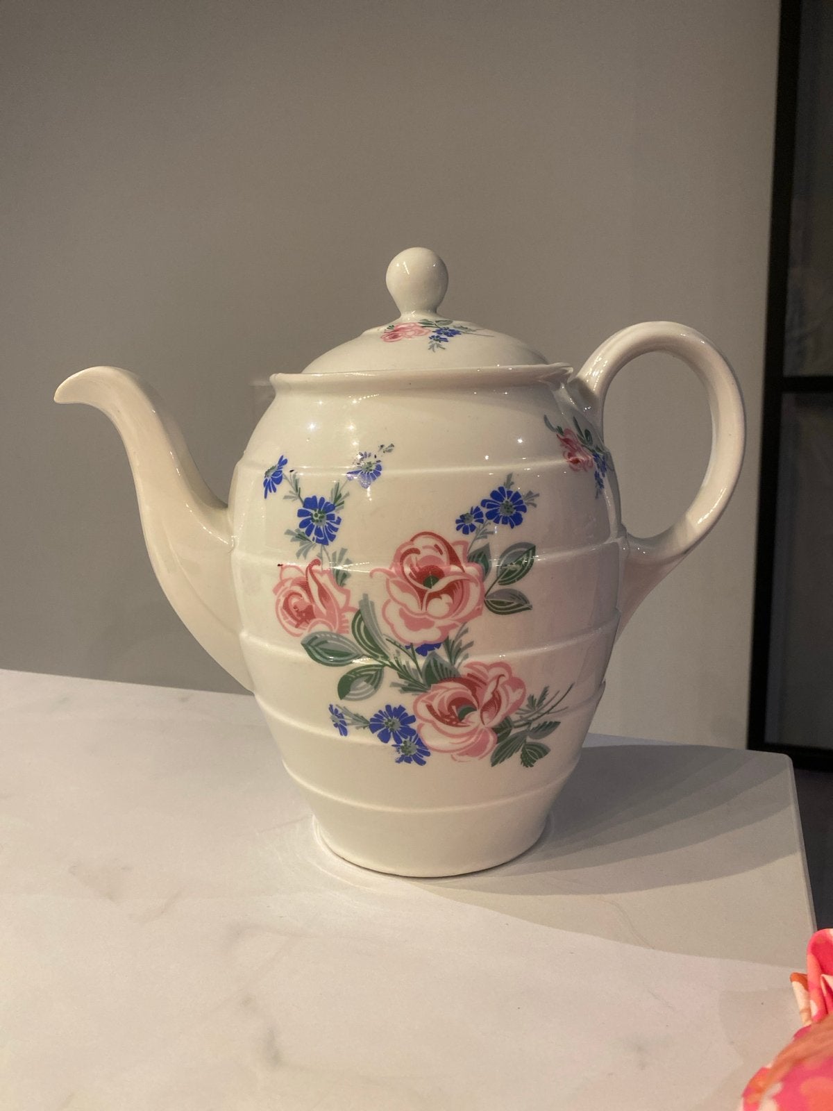 Oude theepot met bloemmotief, Ophalen of Verzenden