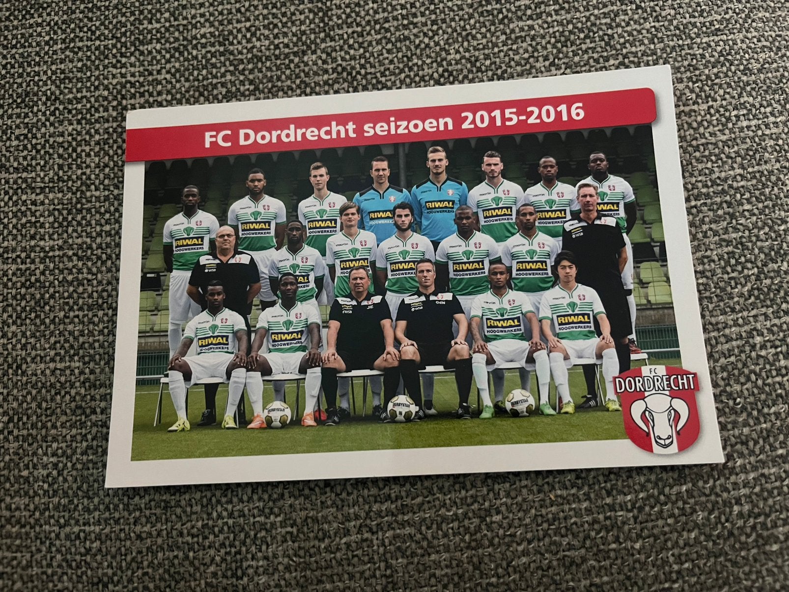 GROTERE FOTOKAART FC DORDRECHT 15-16, Ophalen of Verzenden, Zo goed als nieuw, Overige binnenlandse clubs, Spelerskaart