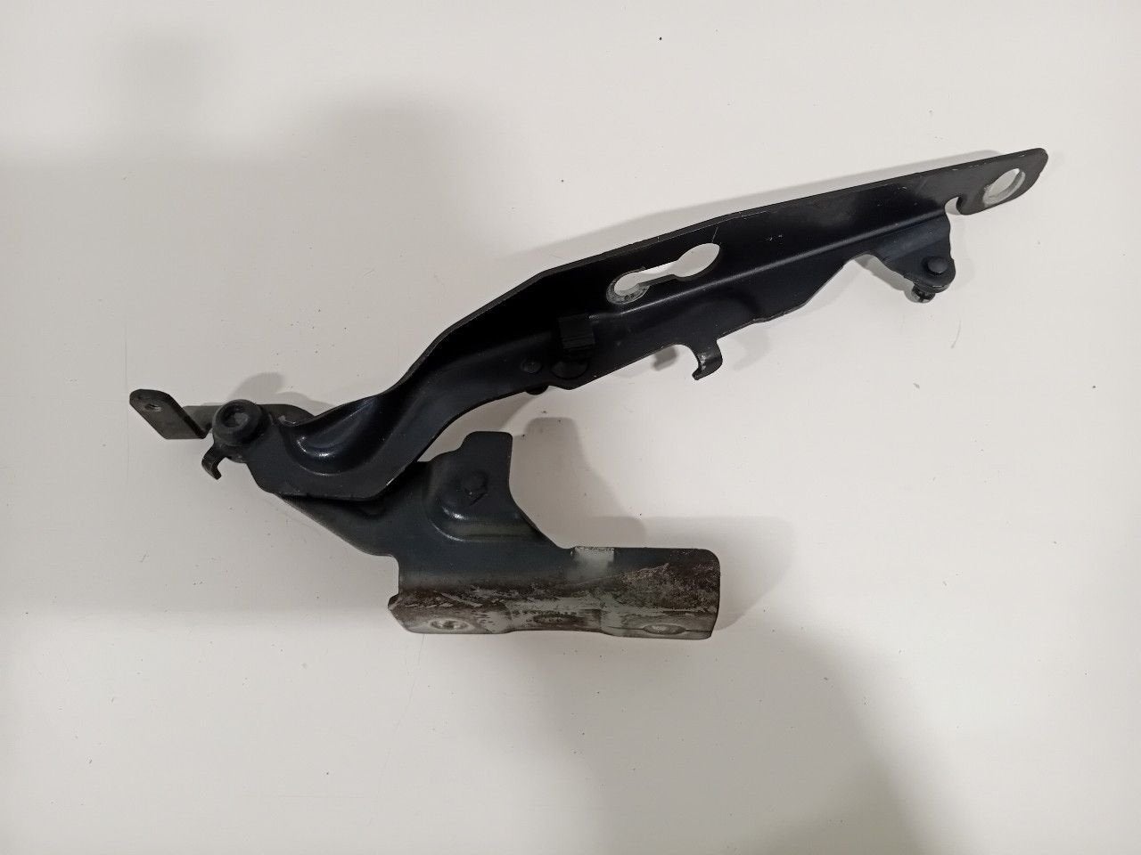 Motorkapscharnier links Volvo V60, Onderdelen@venauto.nl, Van der Ven Autorecycling B.V., Gebruikt, Ettenseweg 76, 4706 PB Roosendaal, The Netherlands