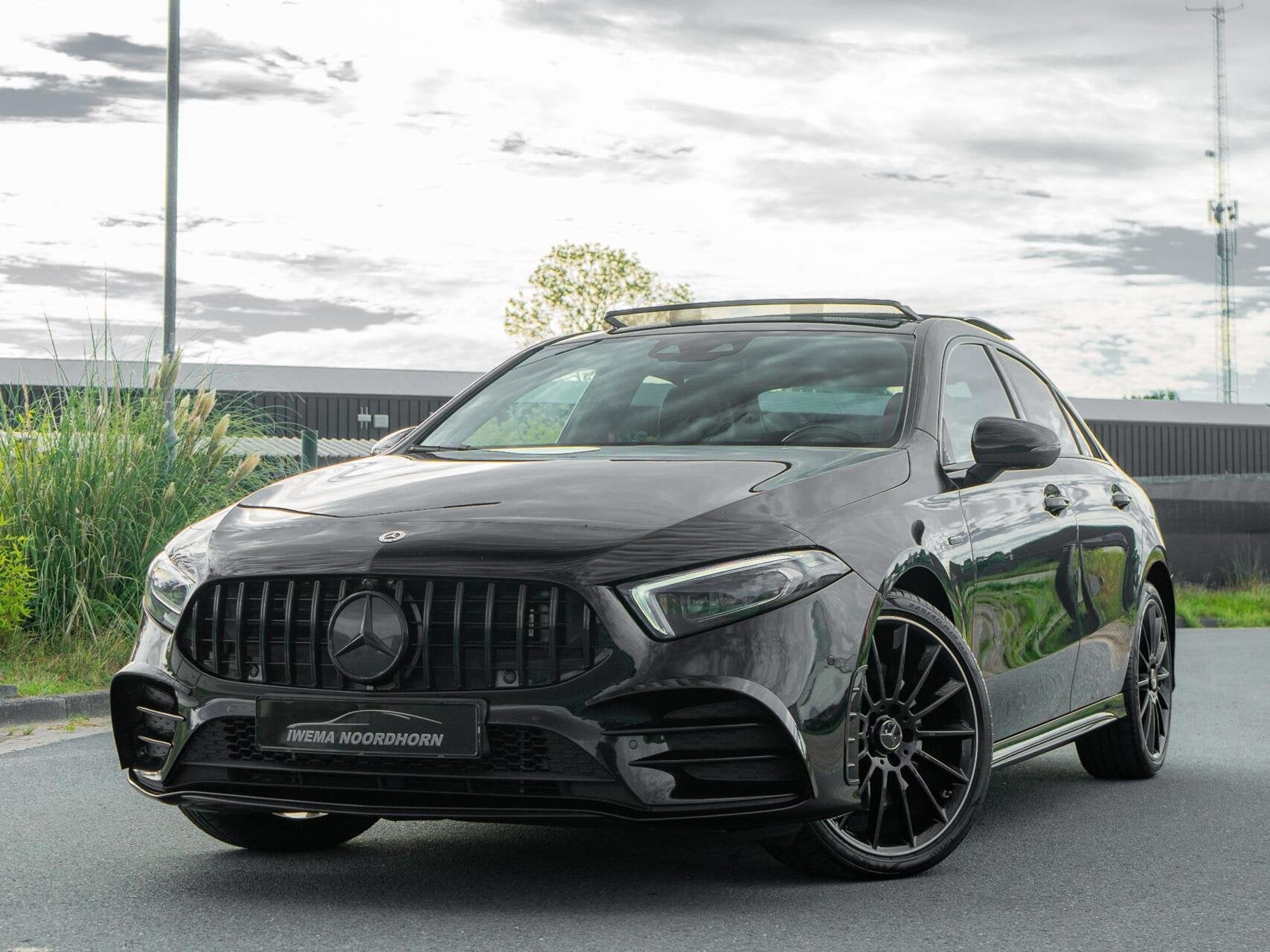 Mercedes A-klasse 250 e Limousine AMG|Panoramadak|Burmester, Gebruikt, 4 cilinders, Zwart, Bedrijf