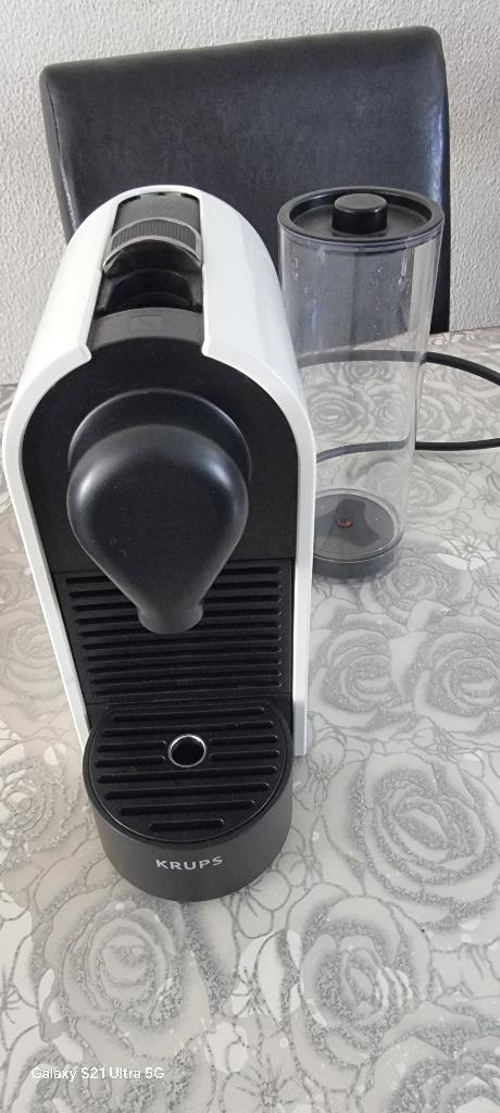 Krups Nespresso koffie machine, Ophalen, Koffiepads en cups, Gebruikt, 10 kopjes of meer