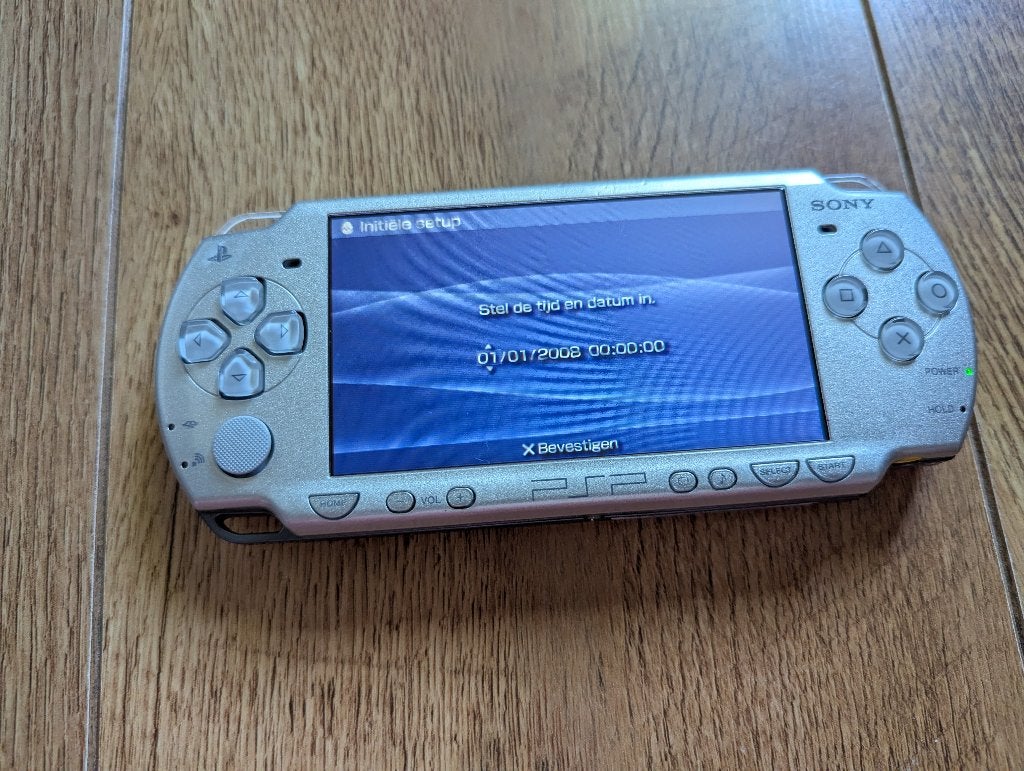 Playstation Portable | PSP 2004 Ice Silver + Laadkabel, Ophalen of Verzenden, Zo goed als nieuw, PSP