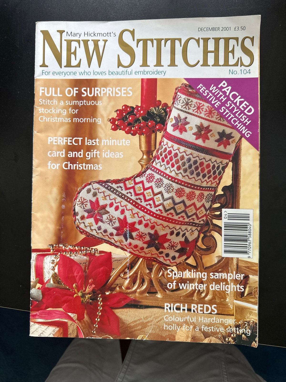 New Stitches Magazine No. 104 - December 2001 Borduurwerk, Boeken, Ophalen of Verzenden, Gelezen, Overige typen