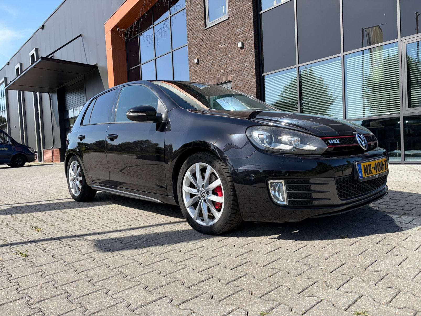 Foto 2 van Volkswagen Golf 2.0 GTI 155KW DSG 2010 Zwart PANO