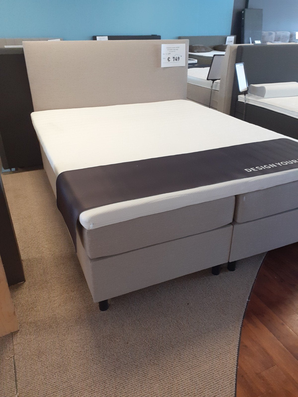Boxset 160x200 beige met topdekmatras foam - Toonzaalmodel, Modern, landelijk, stijlvol, Beige, Ophalen of Verzenden, 200 cm