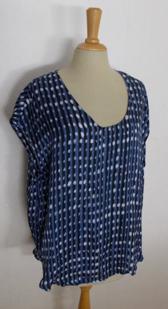 Mooie 100% cupro print top van Oska! M, Maat 38/40 (M), Zo goed als nieuw, Korte mouw, Verzenden