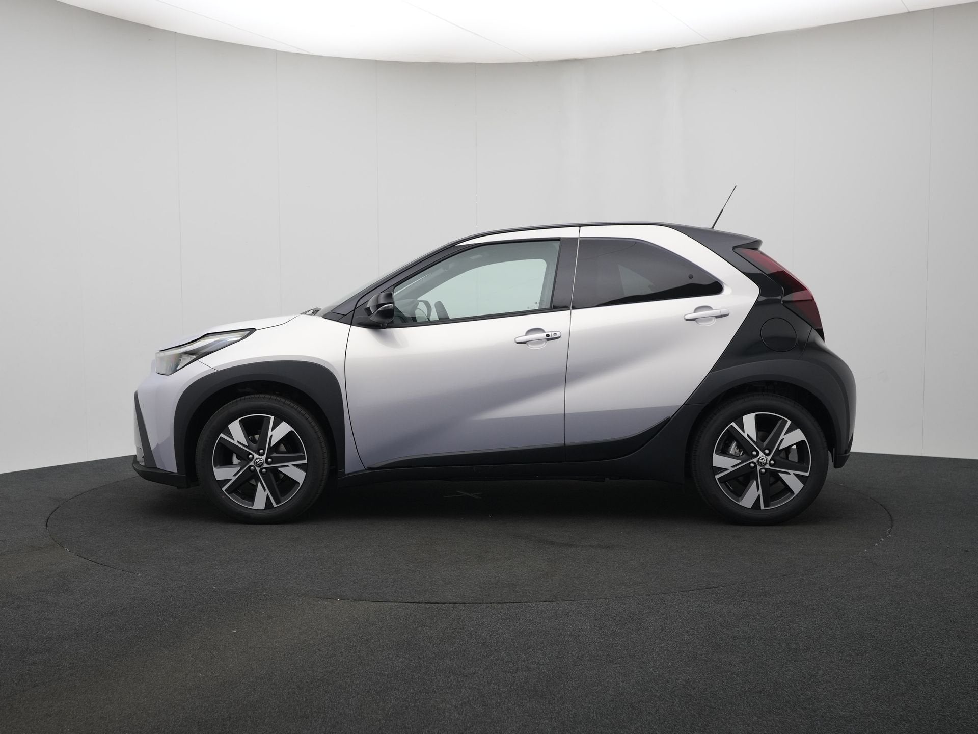 Toyota Aygo X Hybrid 115 pulse | Easy Pack | (bj 2026), 12 maanden, Stof, Parkeersensor, 116 pk