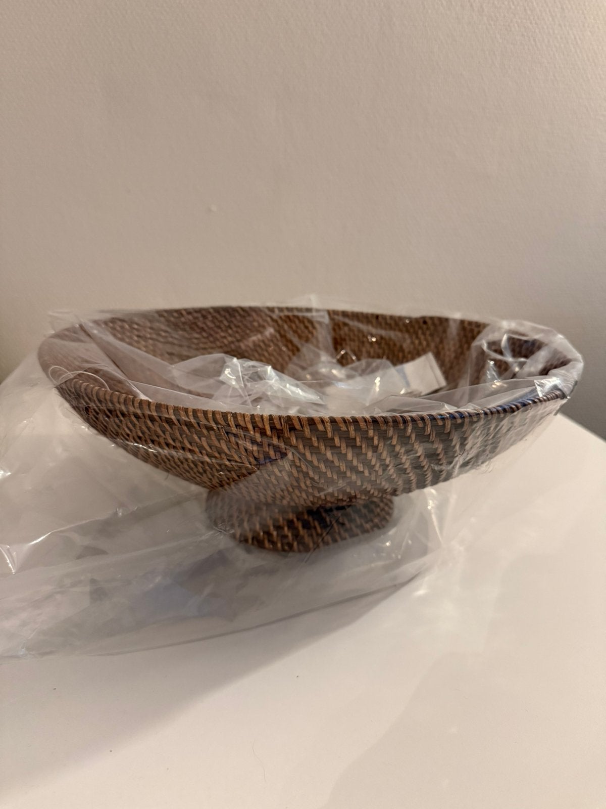 H&M rotan schaal op voet (ONGEOPEND!), Huis en Inrichting, Tafels | Bijzettafels, Minder dan 45 cm, Minder dan 55 cm, Rond, Ophalen of Verzenden