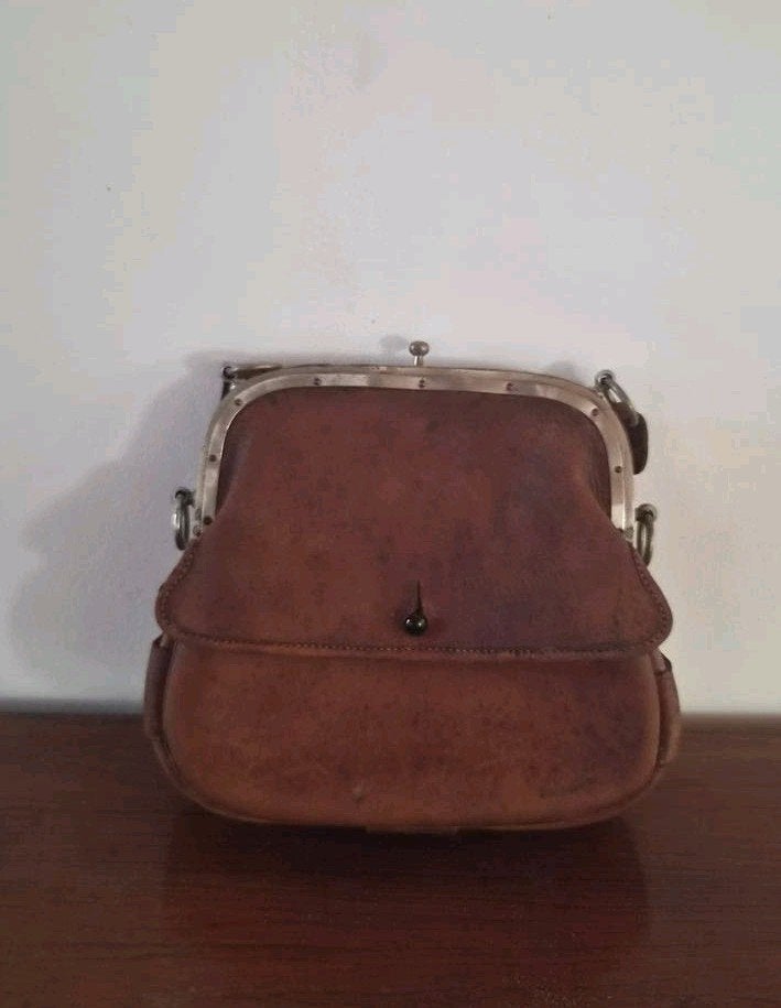 Vintage antieke leren knip tas of beugeltas clutch, Ophalen of Verzenden, Gebruikt, Bruin, Handtas