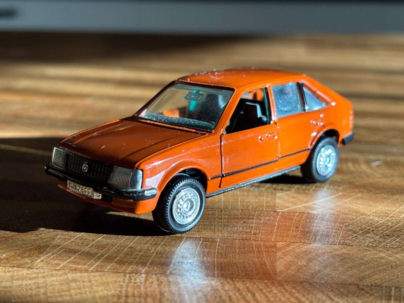 Vintage GAMA Mini Opel Kadett D (1:43) - Made in W. Germany, Ophalen of Verzenden, Zo goed als nieuw, Auto, Gama
