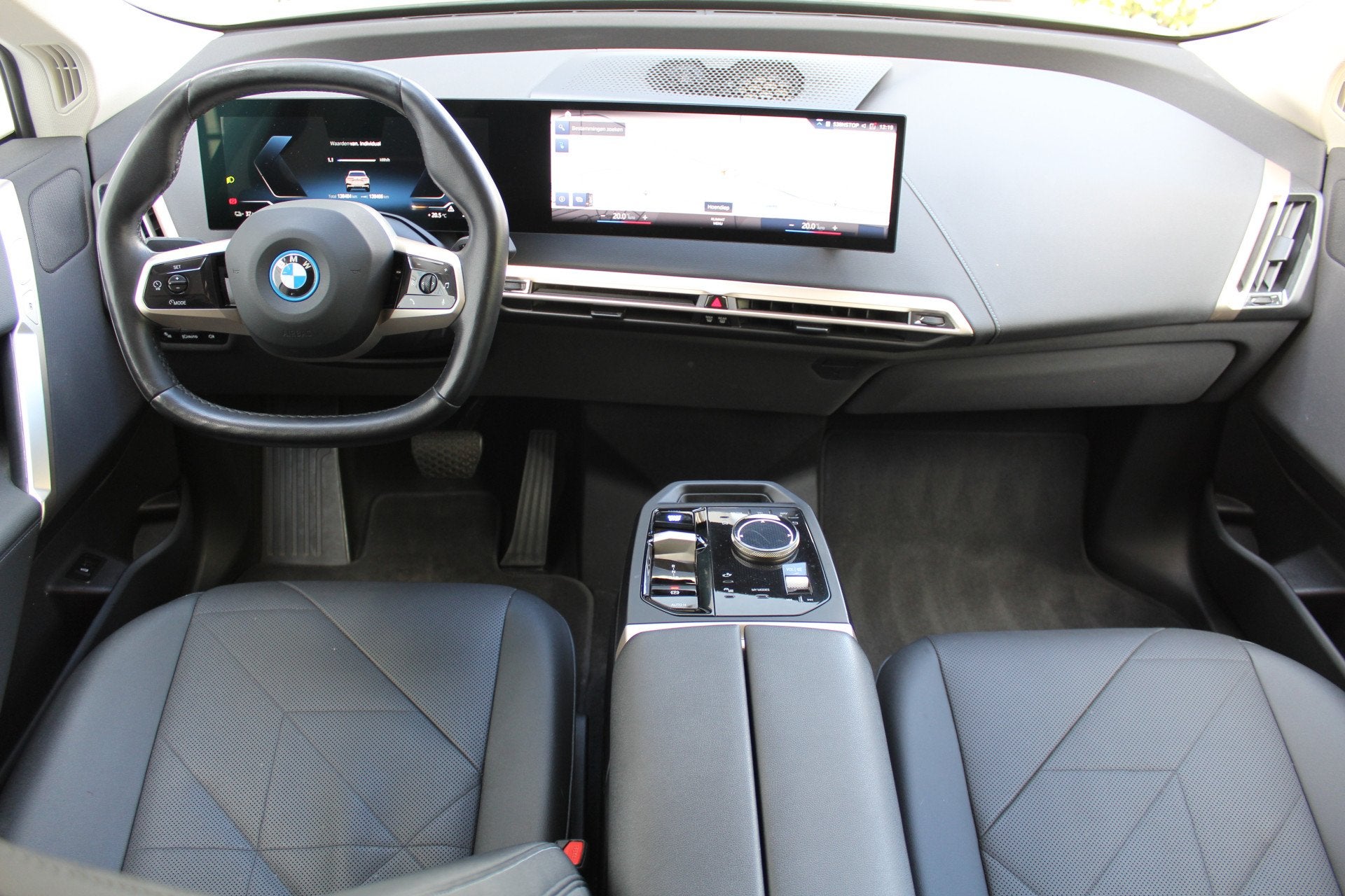 BMW iX xDrive40 Executive 77 kWh | SoH 100% | Incl. 12 maand, Automaat, Gebruikt, Met garantie (alle), Wit