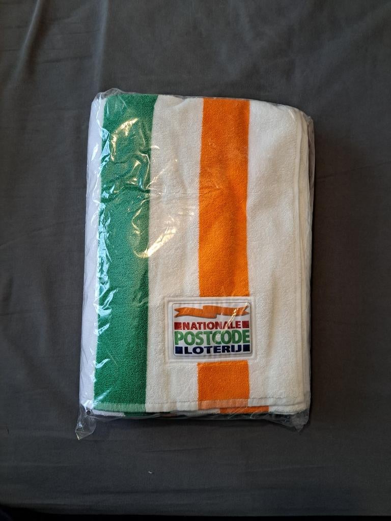 Nieuw badlaken Postcodeloterij - wit, groen, oranje, Ophalen of Verzenden, Nieuw, Wit, Handdoek