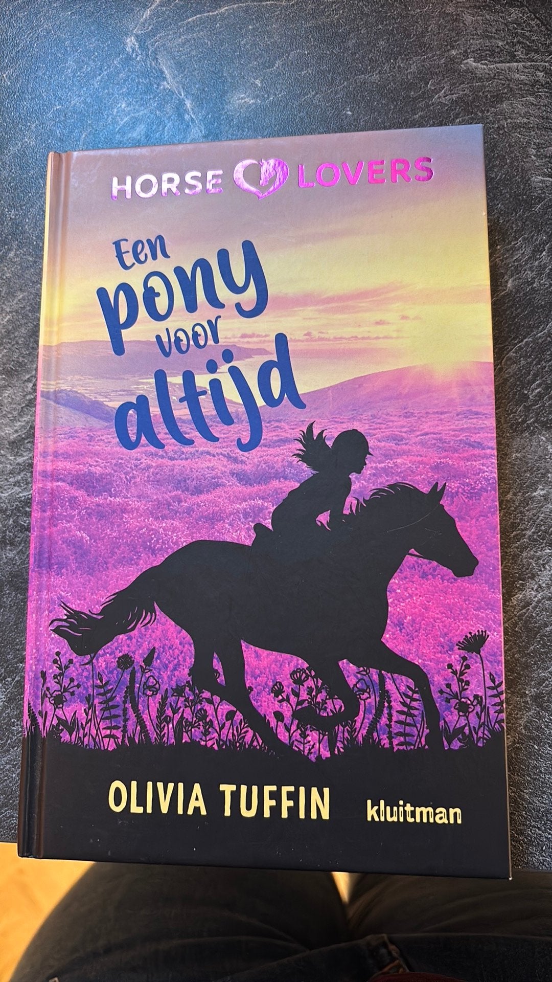 Een pony voor altijd - Olivia Tuffin, Ophalen of Verzenden, Zo goed als nieuw