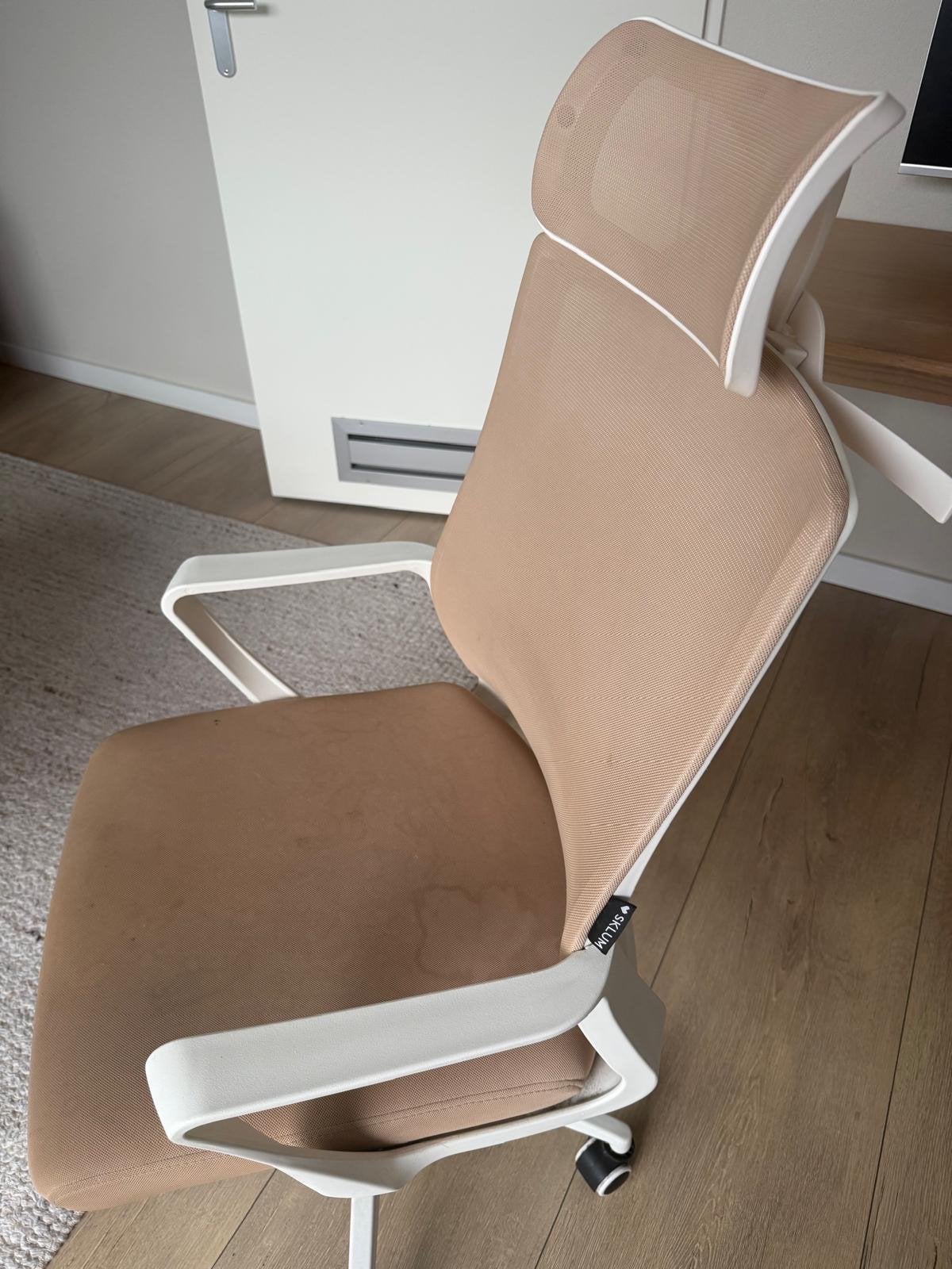 Ergonomische Bureaustoel - Beige met Witte Frame, Ophalen, Gebruikt, Beige, Bureaustoel