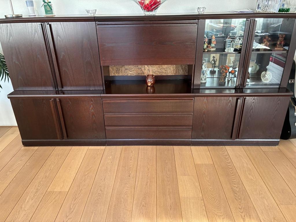 Donkerbruin eiken wandmeubel met vitrine en lades, Ophalen, 250 tot 300 cm, Gebruikt, Eikenhout