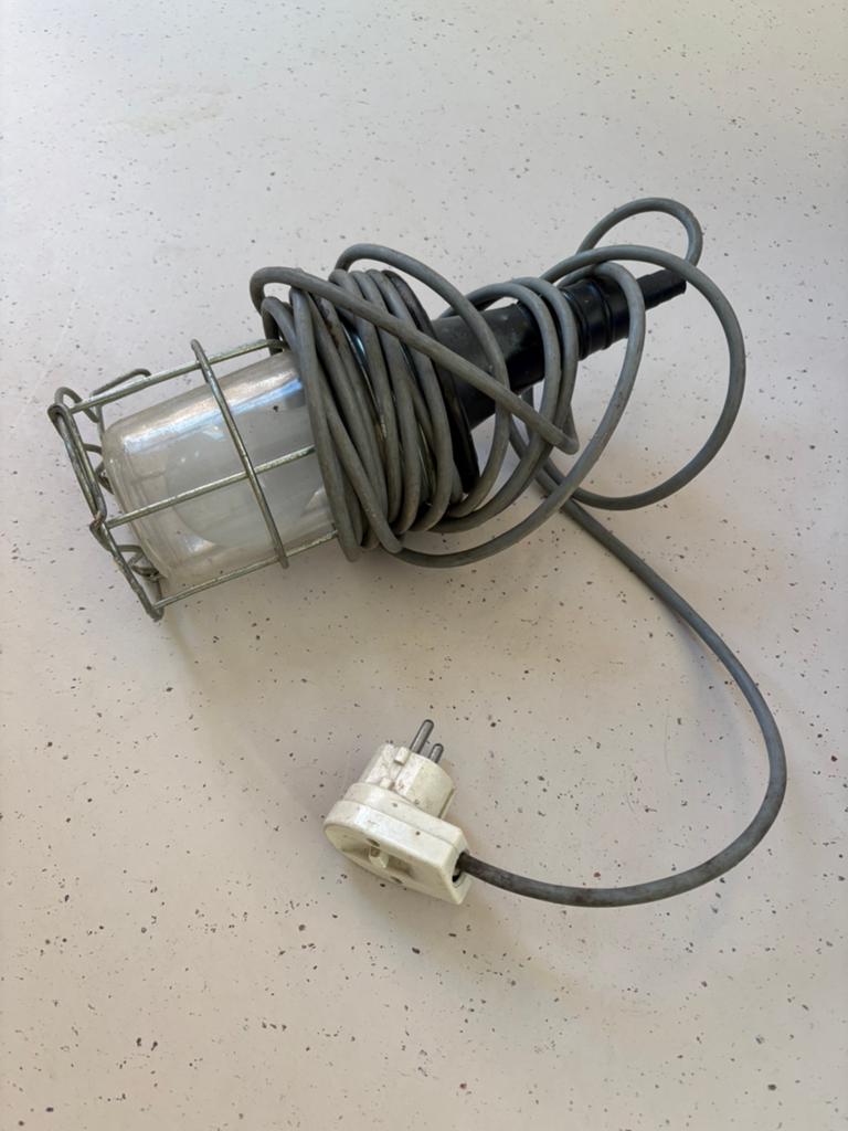 Lamp (5 mtr snoer) handig in kruipruimte/kelder/garage, Ophalen of Verzenden, Zo goed als nieuw, Minder dan 50 watt, Lamp