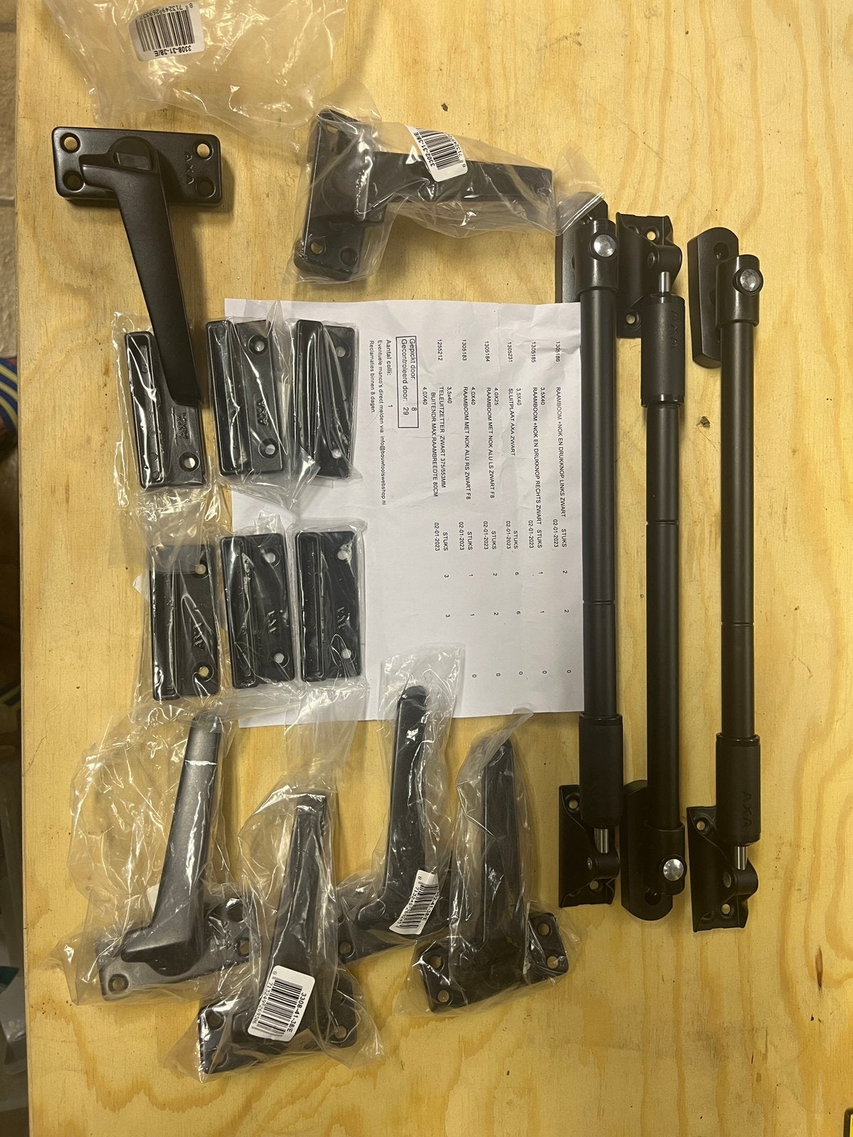Raamuitzetters merk Axa, nieuw, Ophalen of Verzenden, Nieuw, Rvs, Schuif of Grendel