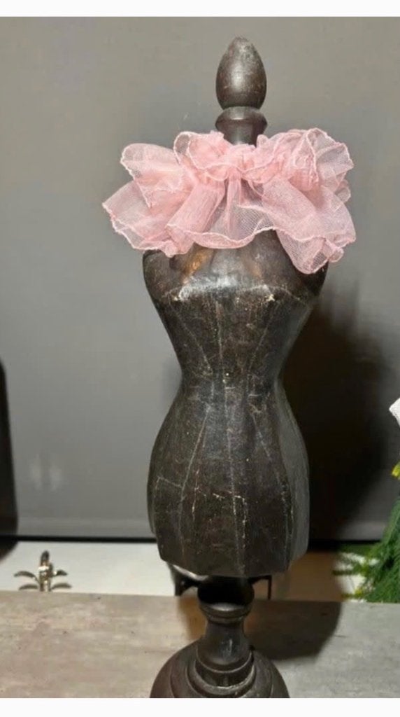 Papier-mache hoge toonbank paspop, roze pierrot kraag 55 cm, Ophalen of Verzenden