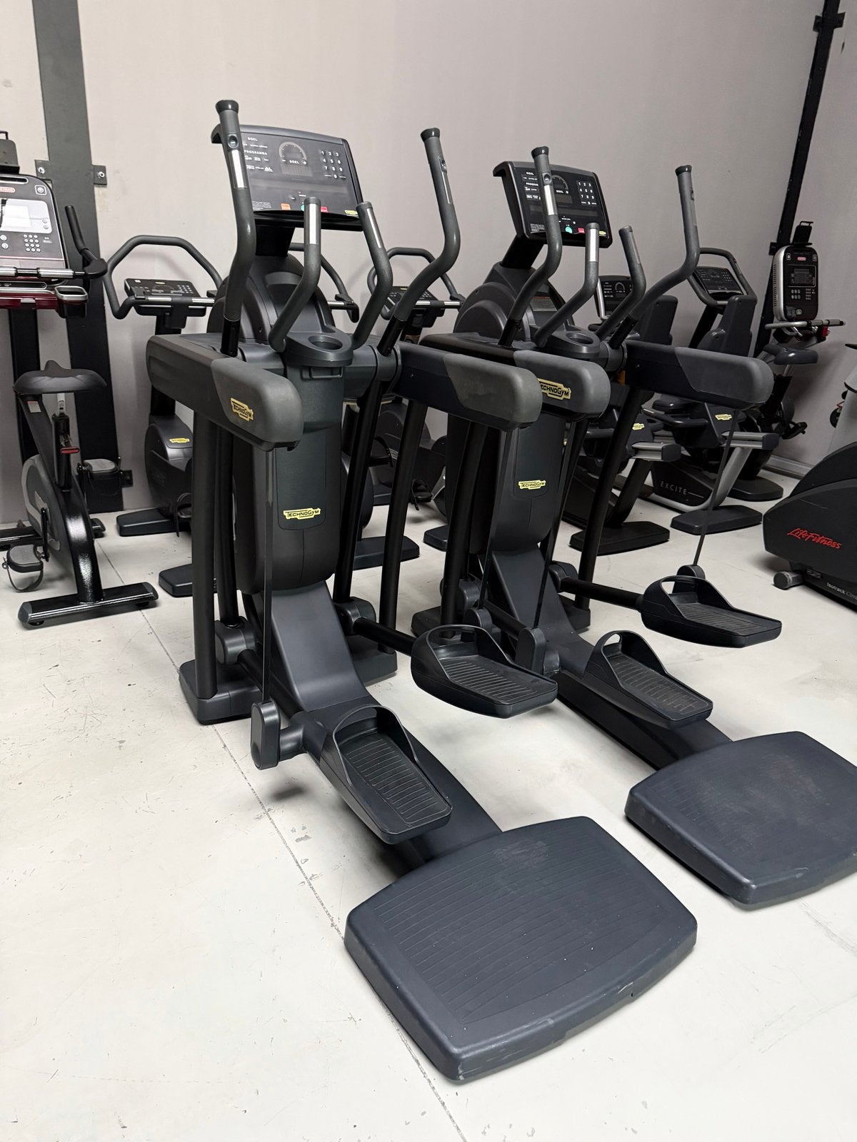 TECHNOGYM EXCITE VARIO 700 LED BLACK Crosstrainer/Stepper, Ophalen of Verzenden, Zo goed als nieuw, Buik, Overige typen