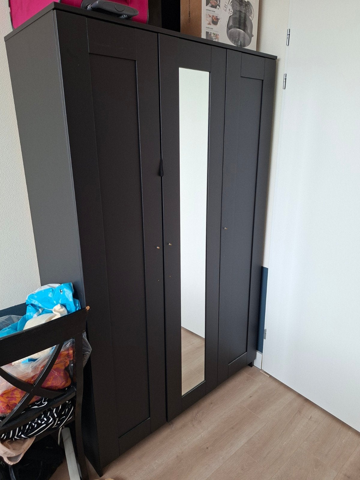 IKEA BRIMNES Kledingkast met 3 deuren, zwart, Huis en Inrichting, Ophalen, Met deur(en), Gebruikt, 100 tot 150 cm