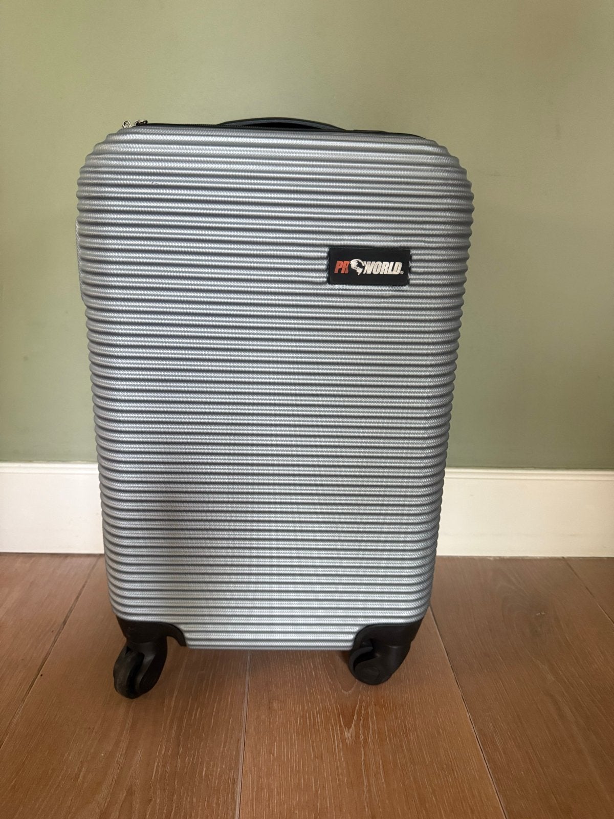 PR World Koffer - zilver met wieltjes, Wieltjes, 40 tot 60 cm, Gebruikt, 20 tot 30 cm