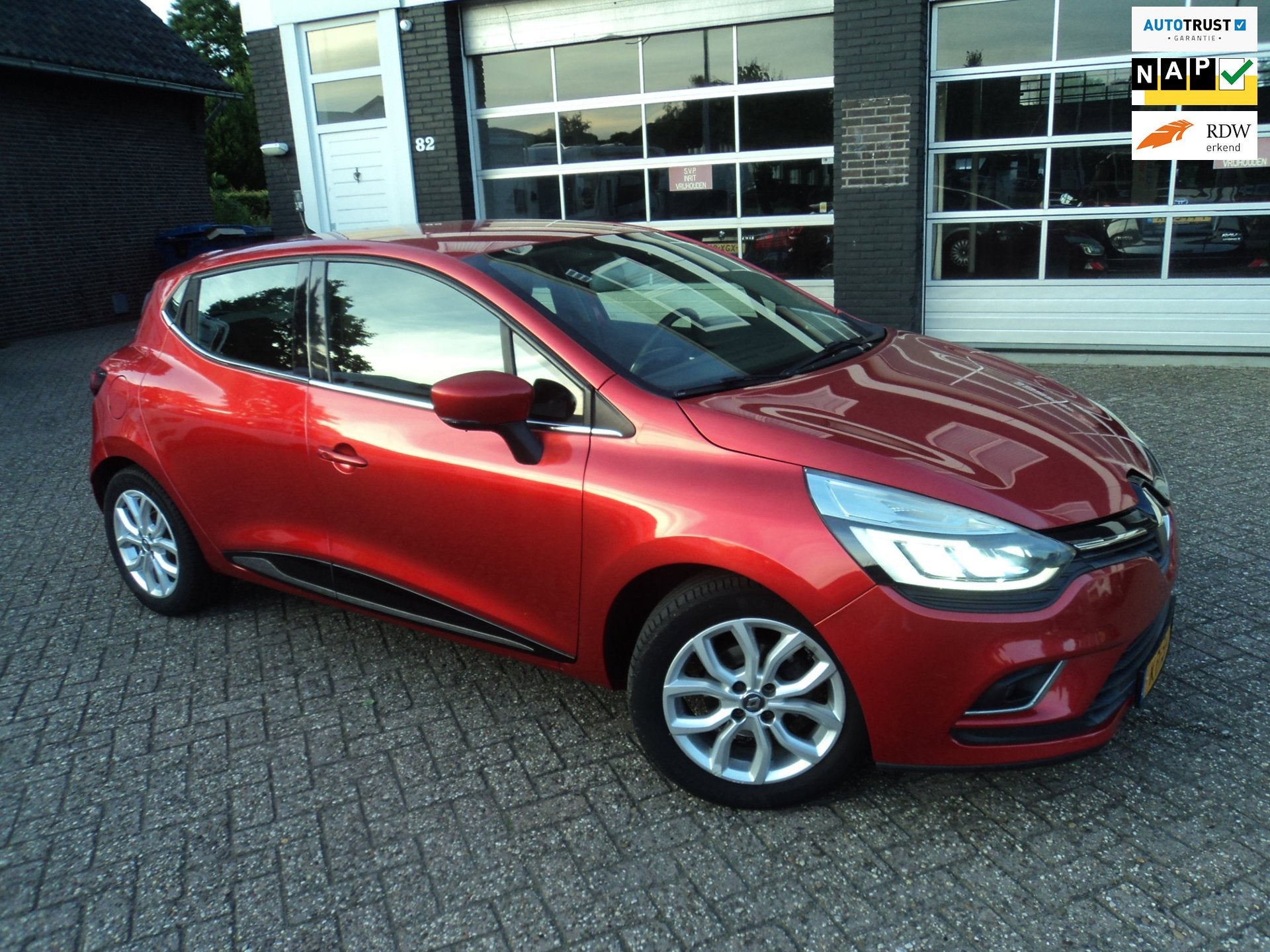 Renault Clio 0.9 TCe Intens Stoelverwarming Cruise Navi, Voorwielaandrijving, 898 cc, Gebruikt, Leder en Stof