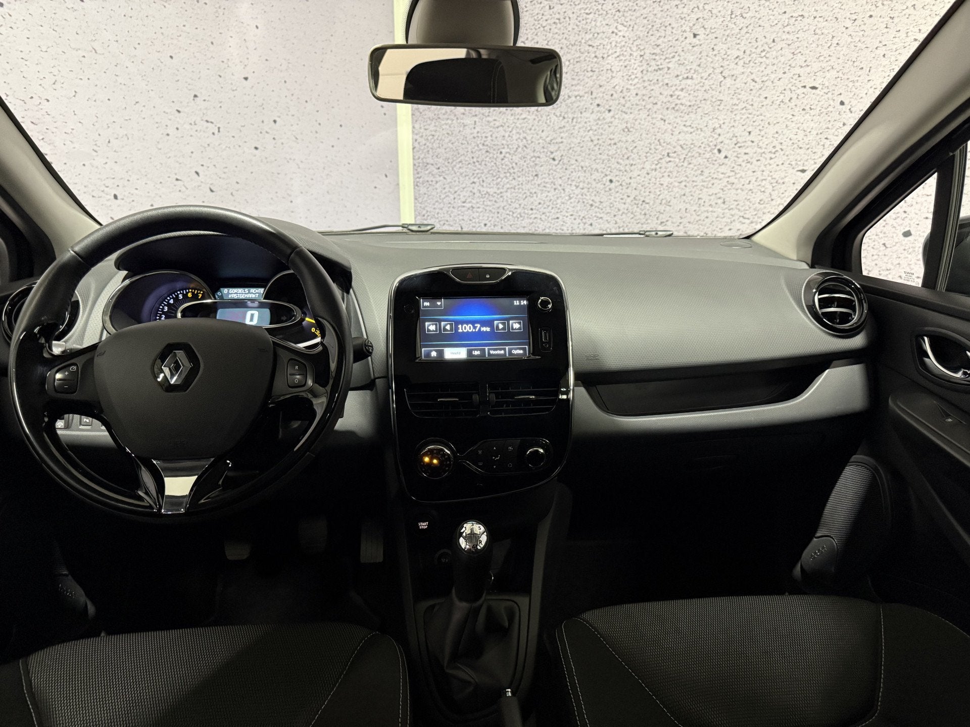Renault Clio 1.2 Collection 5 DEURS // AIRCO // CRUISE CONTR, Voorwielaandrijving, Euro 5, Stof, Gebruikt