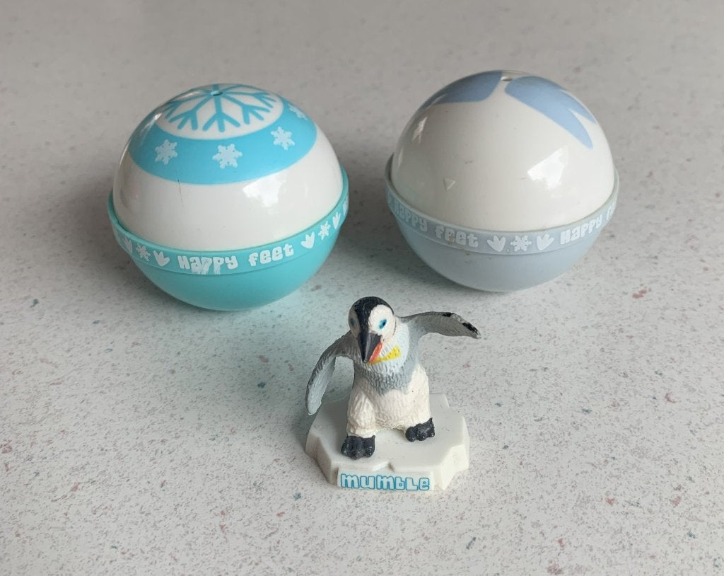 2 HAPPY FEET ballen + MUMBLE Pinguïn, Ophalen of Verzenden, Zo goed als nieuw, Film, Actiefiguur of Pop