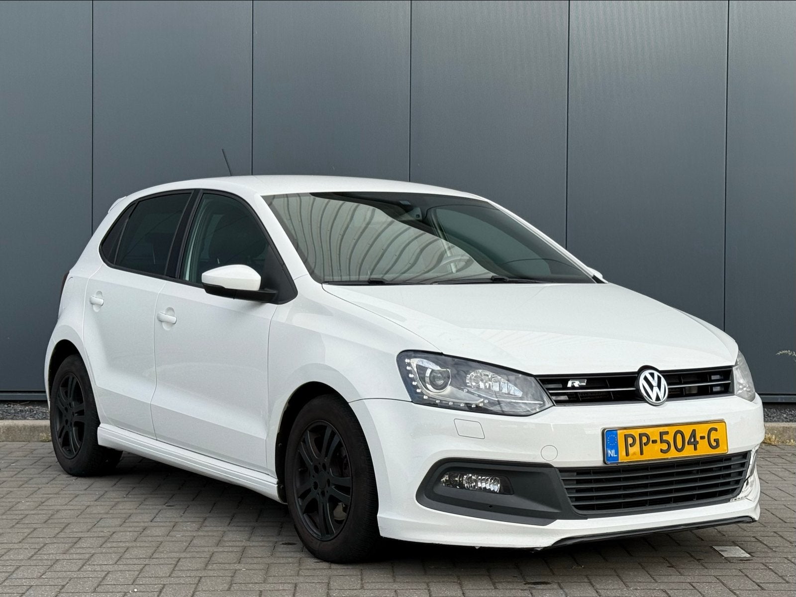 Volkswagen Polo R-Line 1.2 TSI 5 deurs, Euro 5, 40 €/maand, Zwart, 4 cilinders
