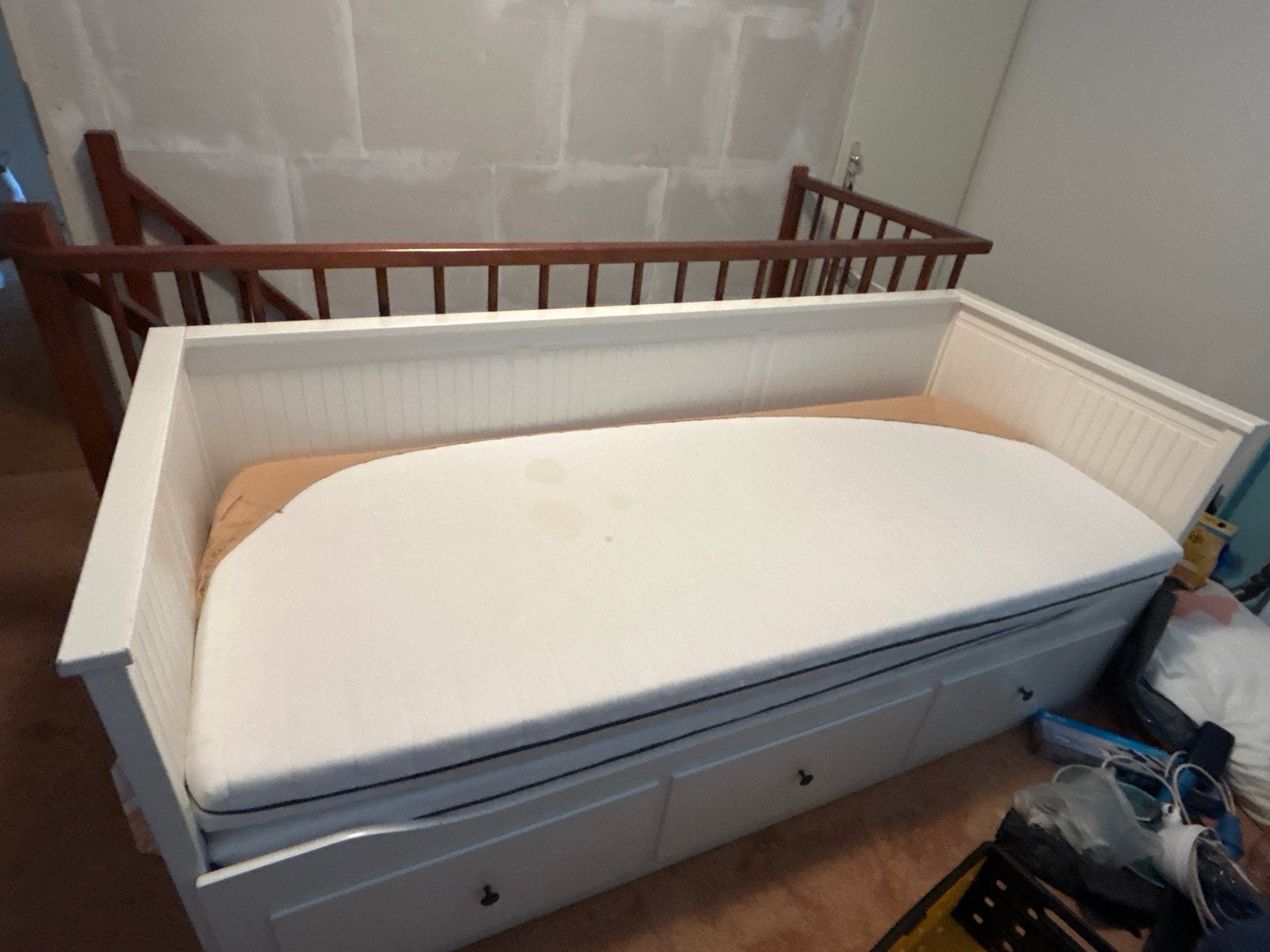 IKEA Hemnes Bedbank met 3 lades, lattenbodem en 2 matrassen, Huis en Inrichting, Slaapkamer | Bedden, Ophalen, Gebruikt, Wit, Tweepersoons