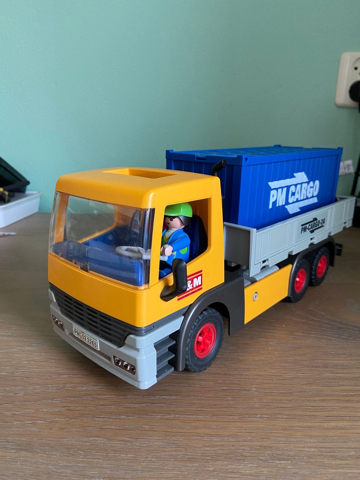 Playmobil vrachtwagen met container en figuur, Ophalen of Verzenden, Zo goed als nieuw