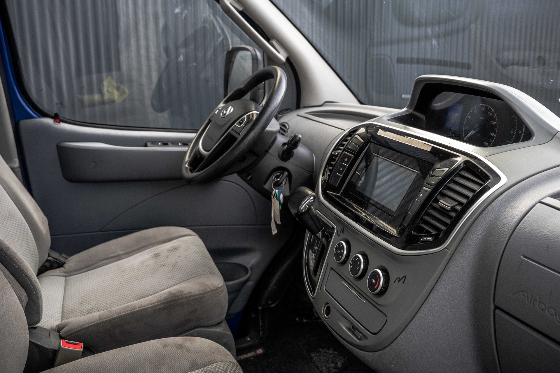 Maxus EV80 | Volledig Elektrisch | 3-Zits | Camera | Bakwage, Auto's, Gebruikt, Origineel Nederlands, Grijs, Te koop