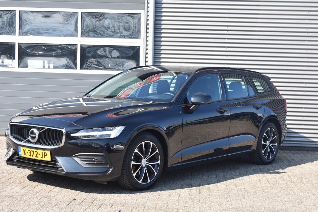 Volvo V60 2.0 AUT. B3 MOMENTUM / ADAP. CRUISE / PDC + P.CAM., Auto's, Euro 6, 4 cilinders, 1969 cc, Origineel Nederlands
