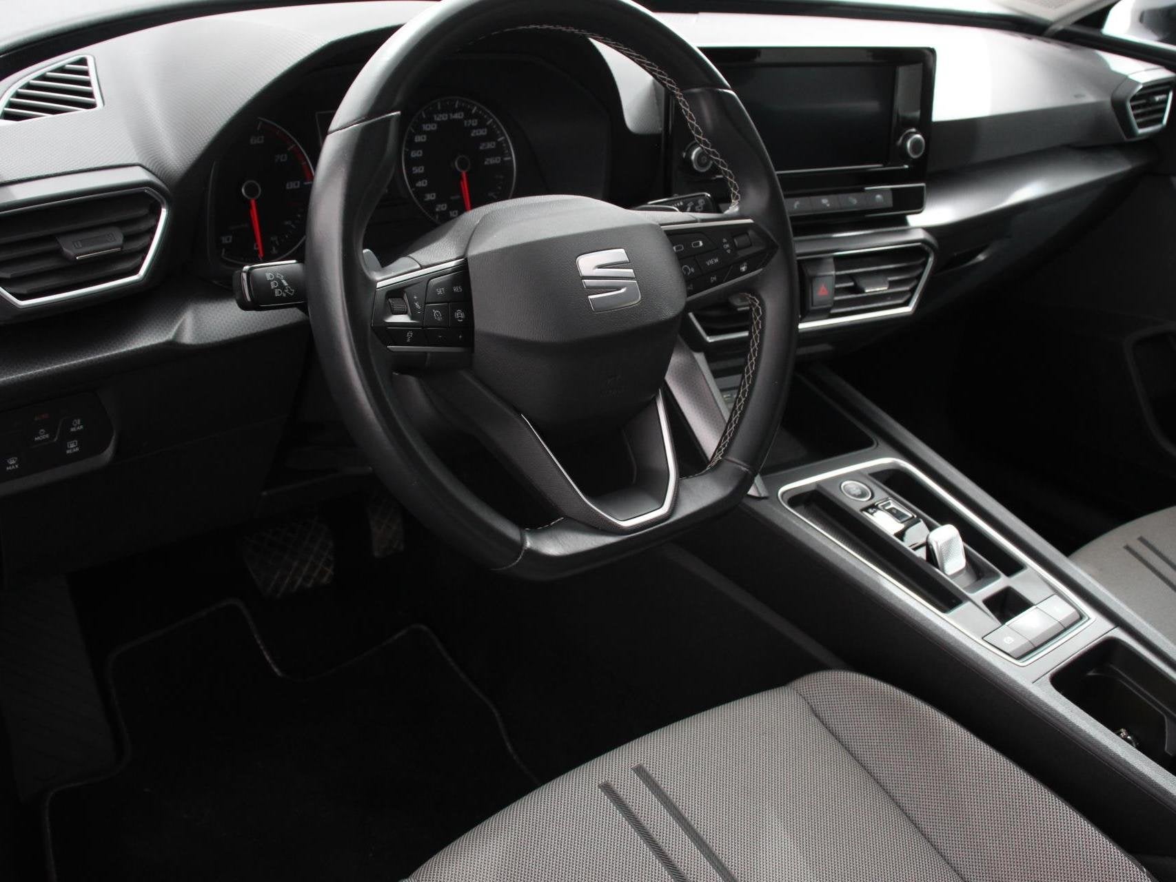 SEAT Leon Sportstourer 1.5 eTSI 150pk DSG Style Navigatie Ap, Auto's, Stof, 4 cilinders, 700 kg, Leon